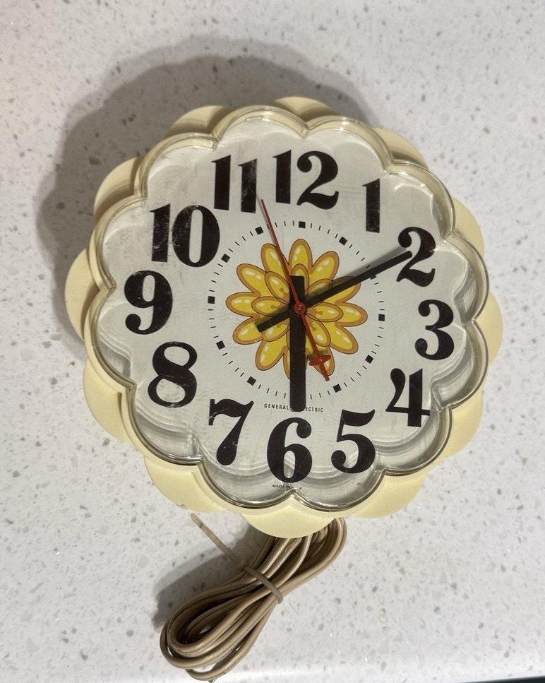 Ge Daisy Clock - Etsy