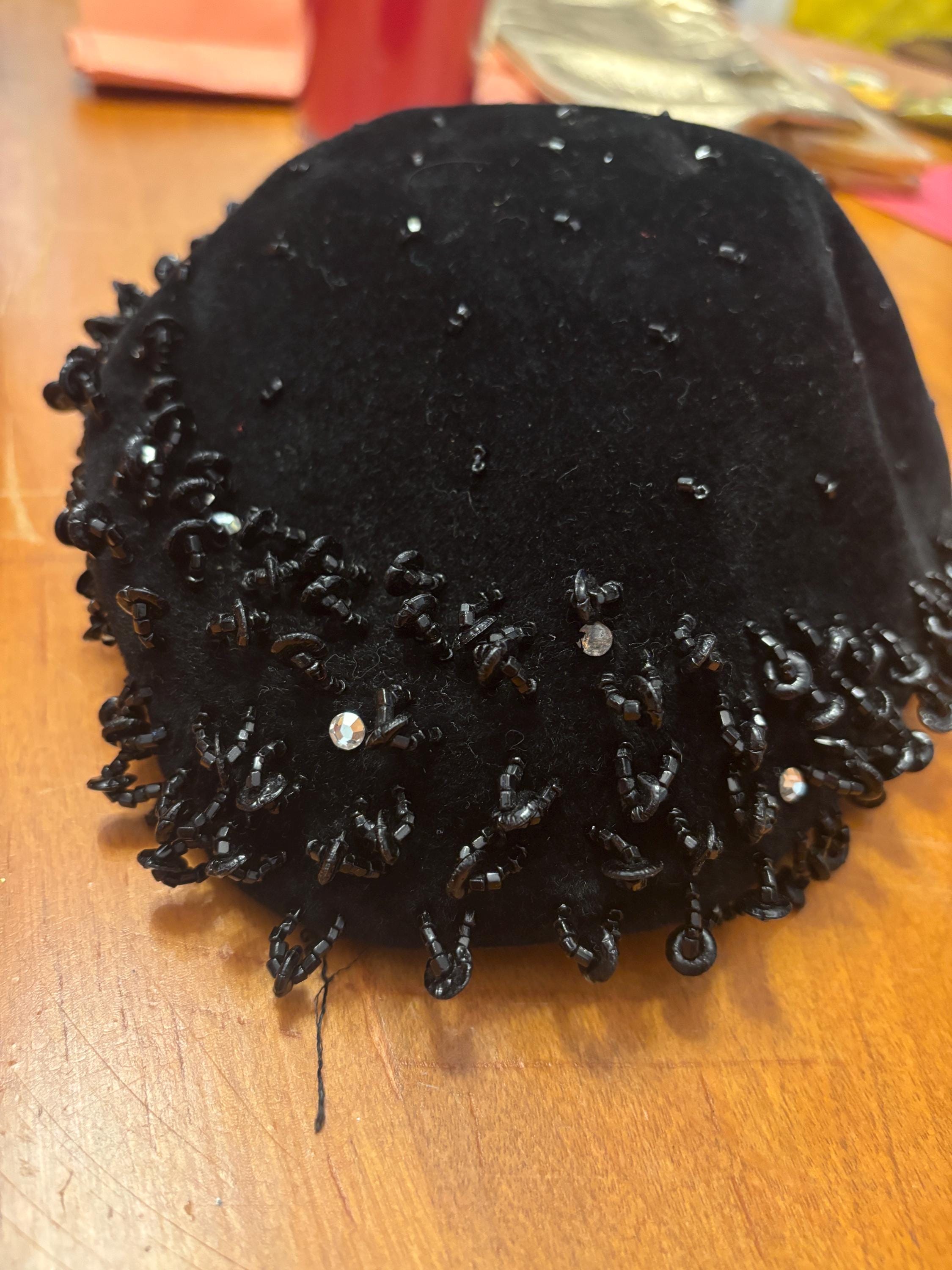 Vintage 40s Black Velvet Beret Hat Beaded Embellishment 1940s Black Velvet Beaded Soutache Birdcage Veil Femme  main image 4