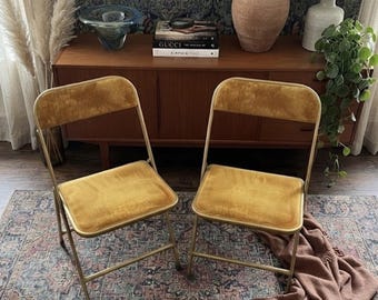 Paar Vintage-Klappstühle aus goldfarbenem Samt von A. Fritz and Co. – Gold, 1940er Jahre, Mid-Century Modern