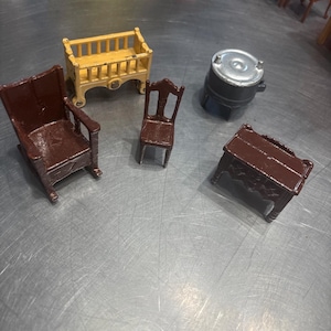 Muebles antiguos de casa de muñecas de hierro fundido Kilgore (5 piezas)