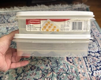 2 contenitori Rubbermaid Servin Saver per uova ripiene, modello 4910, con coperchio color mandorla, capacità 20 uova.