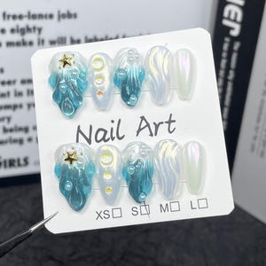 Unhas de praia 3D azul-marinho, unhas postiças artesanais de verão com concha, conjunto de unhas de gelatina de sereia brilhante, nail art tropical de verão