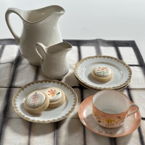 Vintage Cream Ceramic Pitcher Set: Rustic Farmhouse Decor
