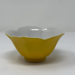 Vintage Lotus Porcelain Bowl: Yellow & White Flower Petal Dish