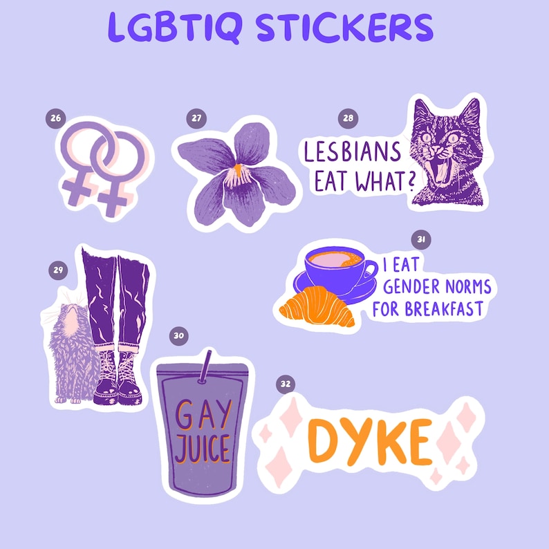 Pu&ograve; includere: Una collezione di adesivi LGBTIQ con vari disegni. Include adesivi con il testo "LESBIANS EAT WHAT?", "I EAT GENDER NORMS FOR BREAKFAST" e "GAY JUICE". Altri adesivi presentano un gatto, un fiore e la parola "DYKE".