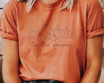 Camiseta "Tis the Season" de otoño, camiseta de calabaza, camiseta con contorno de calabaza, camiseta sencilla de cuello redondo con calabaza de otoño, camiseta de regalo de otoño, camiseta minimalista de otoño