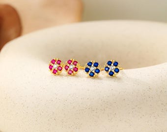Pendientes de oro de 18 quilates con piedra natal y moissanita - Pendientes florales delicados - Pendientes pequeños con piedras preciosas - Pendientes tipo ramo - Regalo de cumpleaños para hija