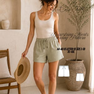 Può includere: Un cartamodello per pantaloncini con coulisse con il testo Victoria Pattern, Drawstring Shorts Sewing Pattern e A4-A0 US LETTER US SIZE 2-30 XS-4XL. L'immagine mostra un paio di pantaloncini color verde salvia con vita a coulisse.