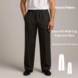 Könnte beinhalten: Dunkelgraue Hose mit weitem Bein und elastischem Bund. Die Hose wird an einer Person gezeigt, die ein weißes T-Shirt trägt. Das Bild enthält den Text "Victoria Pattern" und "Loose Fit Wide Leg Pants For Men".