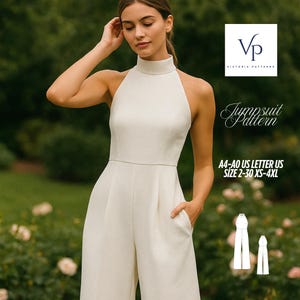 Op de afbeelding: Een wit naaipatroon voor een jumpsuit met een hoge hals en wijde pijpen. Het patroon is verkrijgbaar in de maten 2-30 en XS-4XL. Het patroon is van Victoria Patterns.