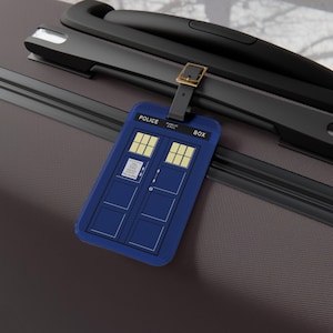 Tardis-bagagelabel, politiebox, dokterscadeau, reisaccessoire, geeky-bagagelabel, sci-fi-sleutelhanger, tijdmachine-ID, blauwe telefooncel,