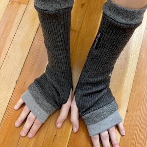 Merino Wool / Cashmere Ribbed Armwarmers Fingerless Gloves Charcoal Gray Upcycled