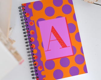 Diario con monogramas, cuaderno espiral con iniciales del alfabeto, páginas punteadas, papelería personalizada, cuaderno de bocetos personalizado