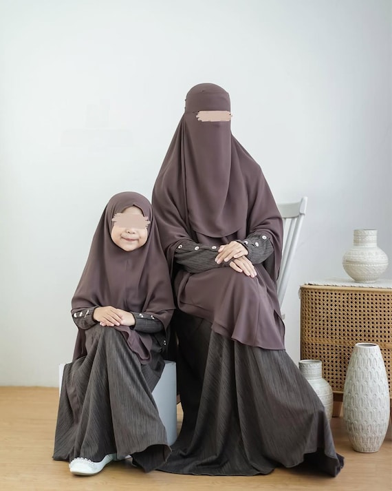 Marble Knit Abaya Khimar Set: Modest Muslim Dress Outfit Marble Knit Abaya Khimar Set: Modest Muslim Dress Outfit