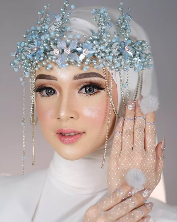 Handmade Bridal Hijab Crown: Beaded Muslim Wedding Headpiece  display picture 3