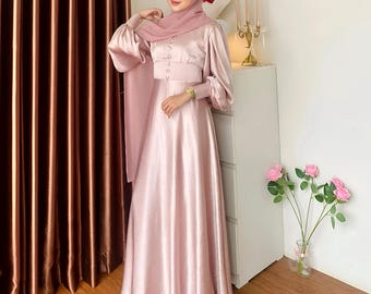 Conjunto de abaya y hiyab de seda iridiscente: un atuendo de novia modesto