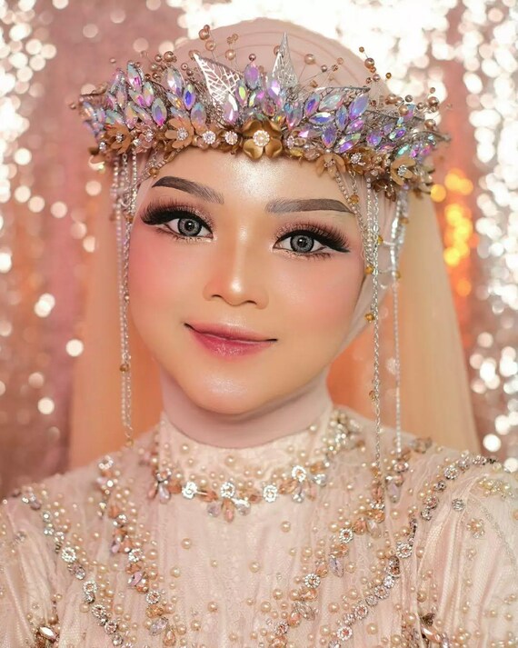 Crystal Floral Bridal Crown: Pearl Wedding Hijab Tiara - Etsy display picture 3