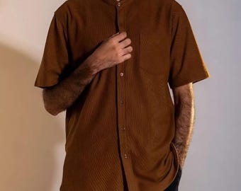 Camisa marrón de manga corta con cuello mandarín para hombre / Camisa informal de algodón de corte moderno / Prenda de diario para oficina y oración / Tejido de fácil cuidado