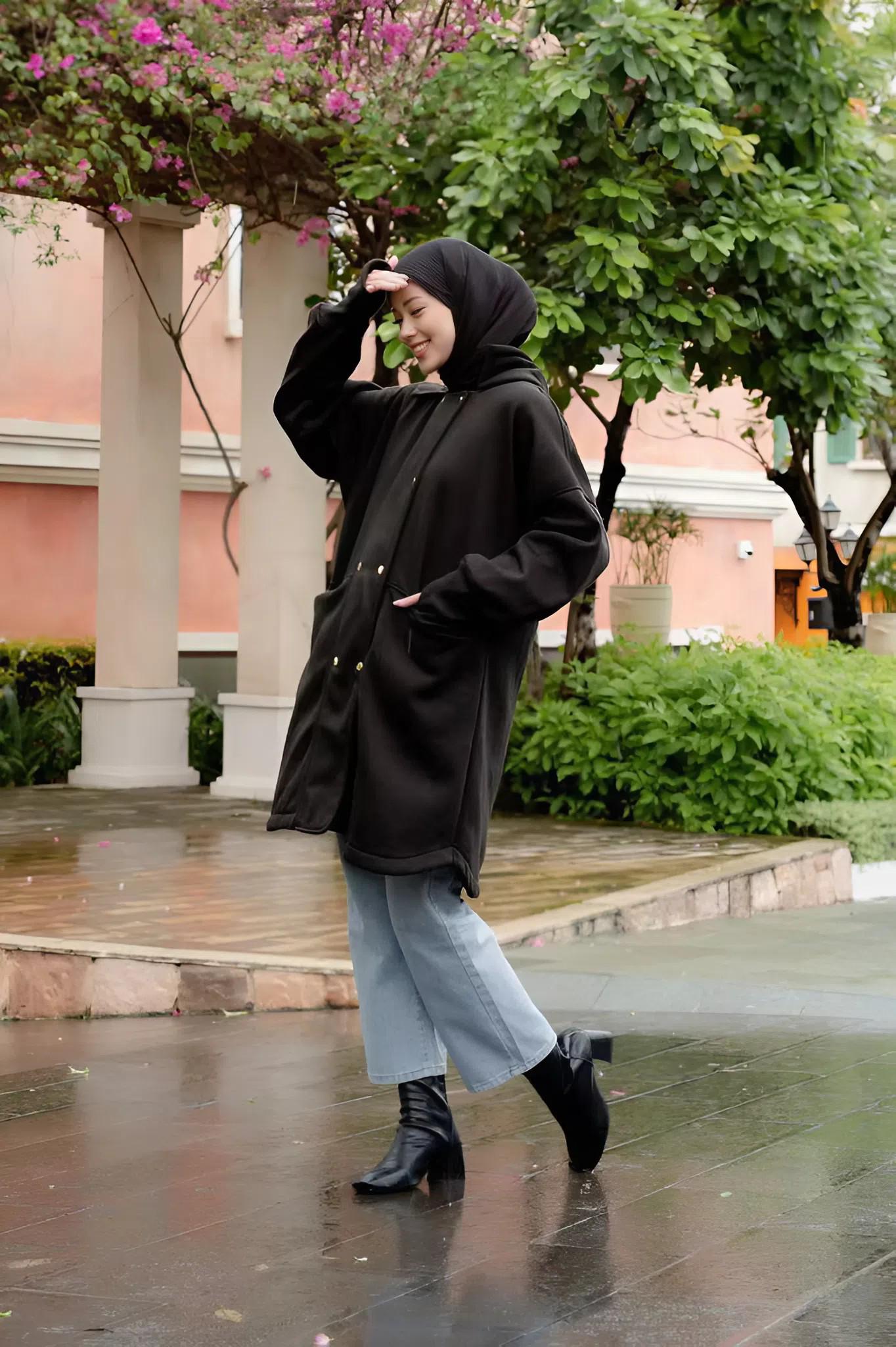 イエロー フリース フード付きロングコート フード付きフリースロングジャケット：ゴールドボタンの控えめな