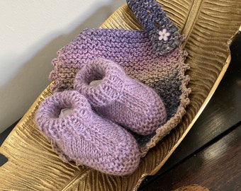 Knit Bib & booties set - lavender