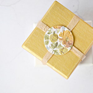 Selos de papel de parede vintage com estampa floral amarela em relevo para convites, dia dos namorados e scrapbooking - conjunto de 10