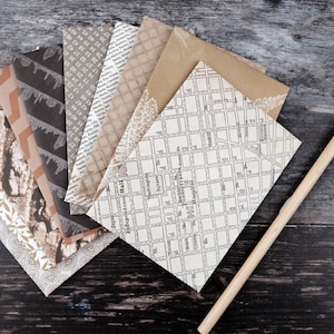 Buste fatte a mano con stampe Kraft marroni casuali per scrapbooking, posta ordinaria e venditori Etsy