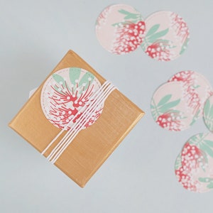 Envelopstickers met bloemenknop {10} 50 mm | Mooie cadeauzegels | Australische bloemengeschenkzegels Grevillea | Journalen | Scrapbooken