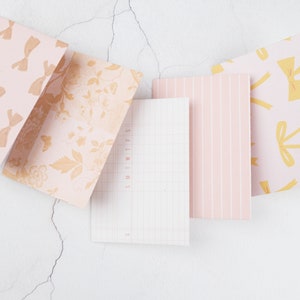 Ensemble d'enveloppes à motif rose pastel pour le scrapbooking et la tenue d'un journal {avec cartes et scellés} pour faire-part de naissance