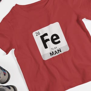 Camiseta de manga curta infantil Homem de Ferro Elemento Fe, engraçada, meninos, trocadilhos, tabela periódica, ciência imagem 1