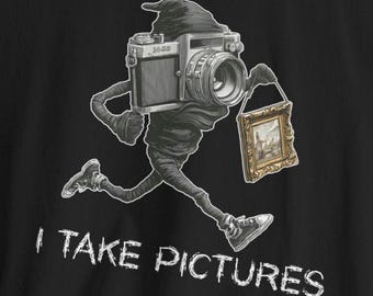 Eu tiro fotos, roubo de câmera, pintura de belas artes, camiseta de algodão unissex, engraçada, trocadilhos, ladrão, roubo, ladrão de arte, fotografia, filme