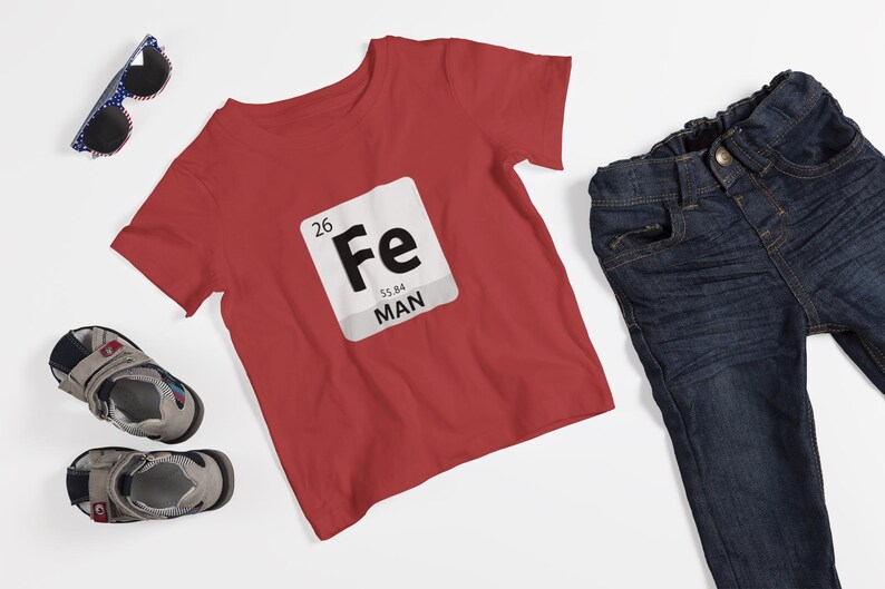 Camiseta de manga curta infantil Homem de Ferro Elemento Fe, engraçada, meninos, trocadilhos, tabela periódica, ciência imagem 1
