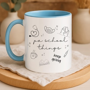 Taza con detalles de la escuela de asistente médico, taza de café para estudiantes de asistente médico, regalo de aceptación de asistente médico, futuro asistente médico, regalo de Navidad para estudiantes de asistente médico