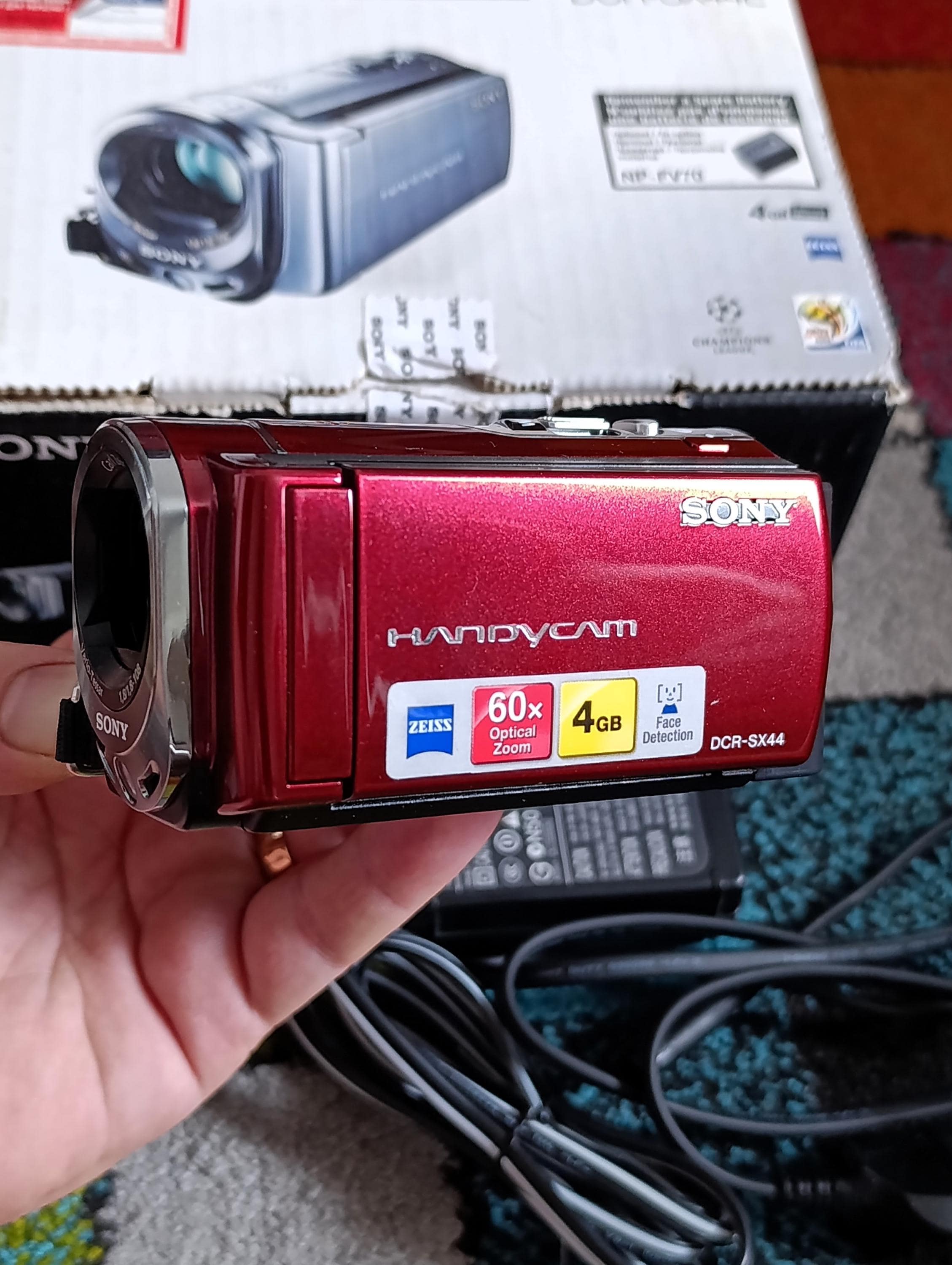 Sony Handycam DCR-SX44E Digital Video Camera Recorder 16GB SD