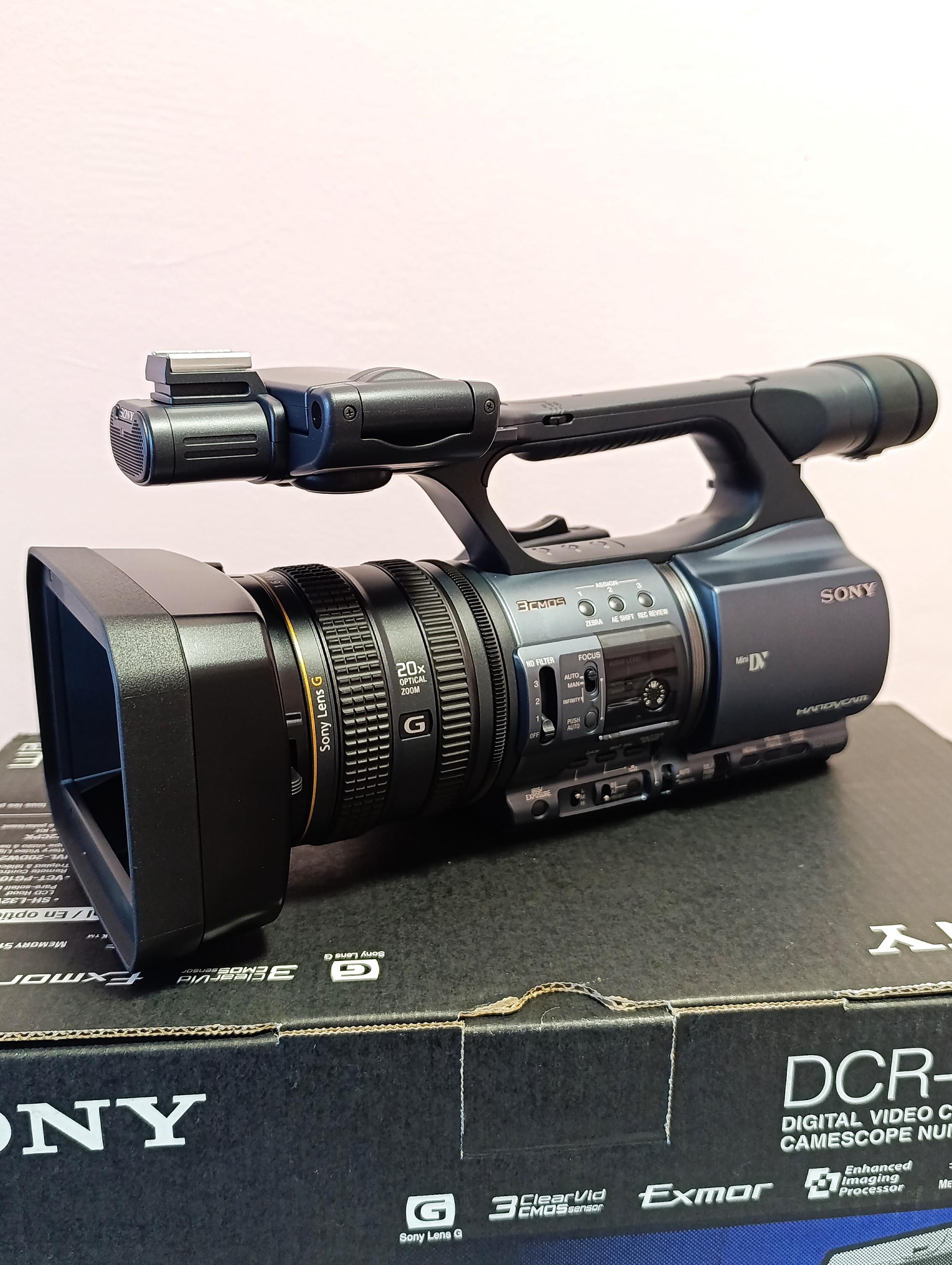 NEW Sony DCR-VX2200E PAL Digital Video Camera Recorder Minidv