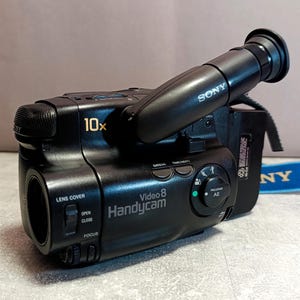 Sony CCD-TR61 Black Wide Angle 10x Hi-fi Stereo 8 Handycam Video