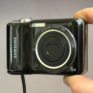 Samsung ES30 Black 12.2MP Digital Compact Camera SD 2 GB - Tested Fully Working