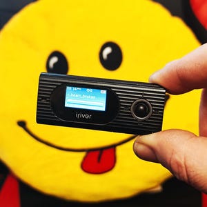 Reproductor multimedia digital MP3 iRiver T60 SE de 2 GB, un mini reproductor vintage poco común que funciona de maravilla.
