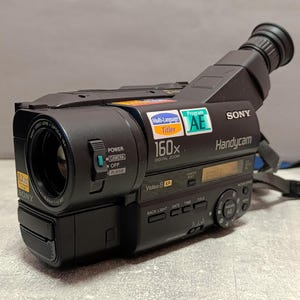 Sony Handycman CCD-TR411E Camcorder Video8 XR Video Camera HI-8
