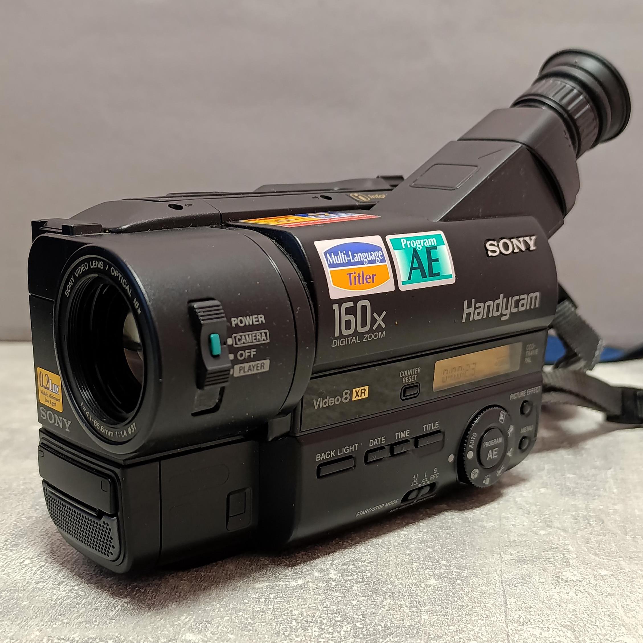 Sony Handycman CCD-TR411E Camcorder Video8 XR Video Camera HI-8