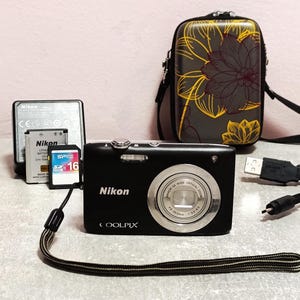 Nikon Coolpix S2600 14.0MP Compact Digital Camera Black SD 16 GB - Tested OK