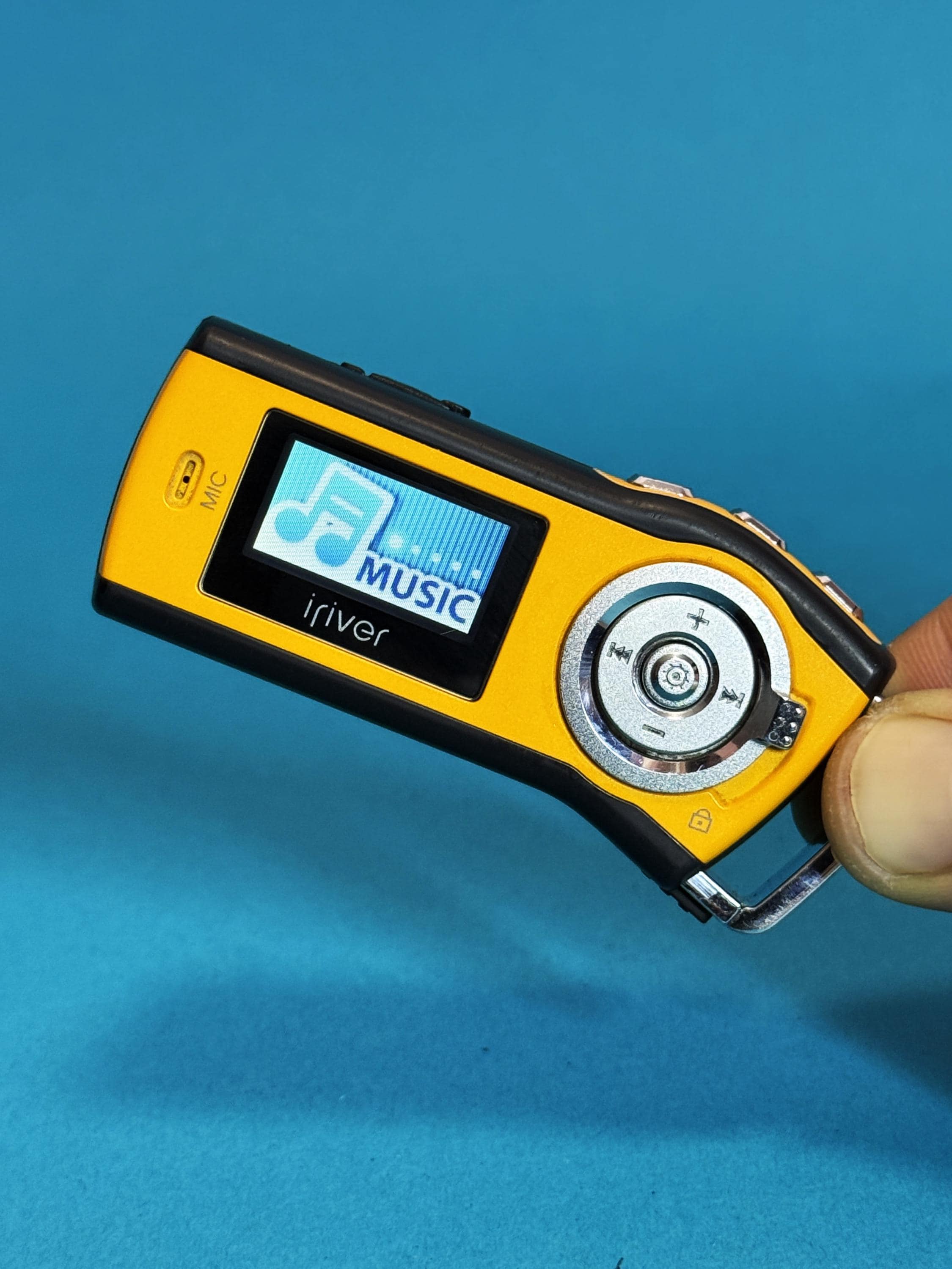 Iriver T10 MP3 Player Orange 1GB – Vintage Digital Music Player