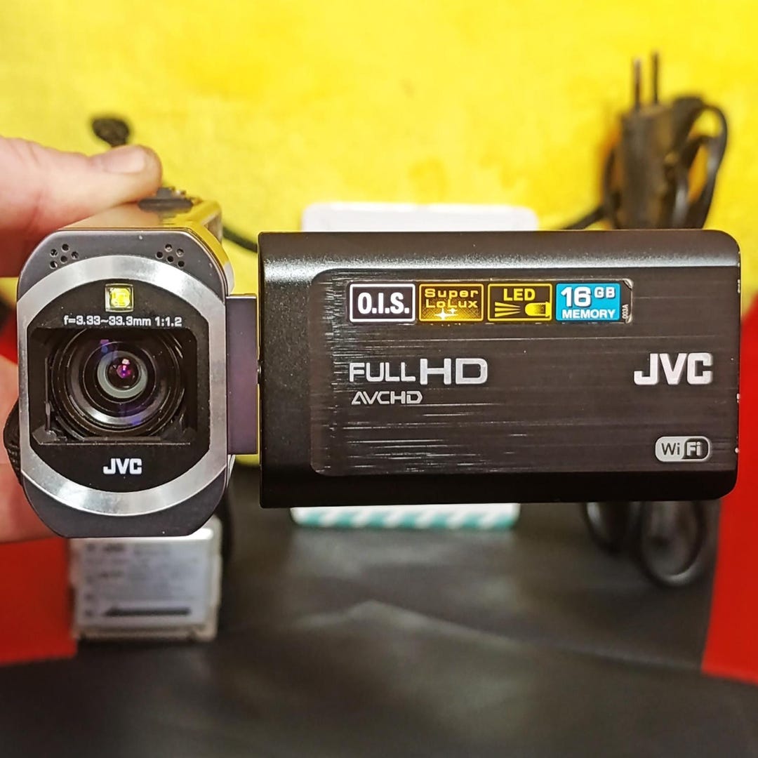 JVC GZ-VX755BAH: HD Everio Digital Video Camera (sd 32) Gb Wi-fi