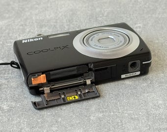 ニコン COOLPIX S203 ビンテージデジタルカメラ 10MP / コンパクト