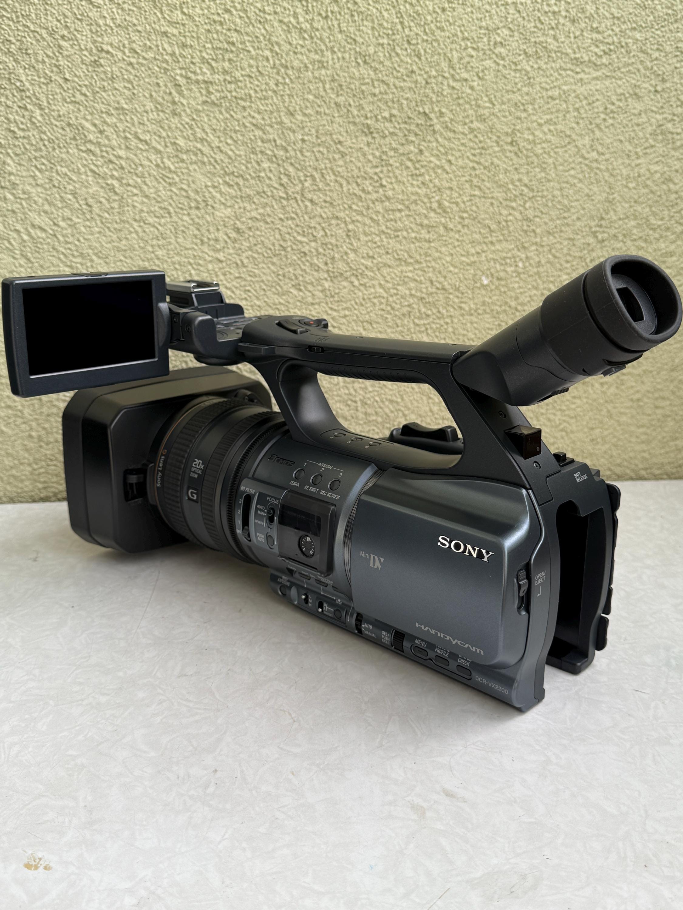 Sony DCR-VX2200E: PAL デジタルビデオカメラレコーダー MiniDV (未