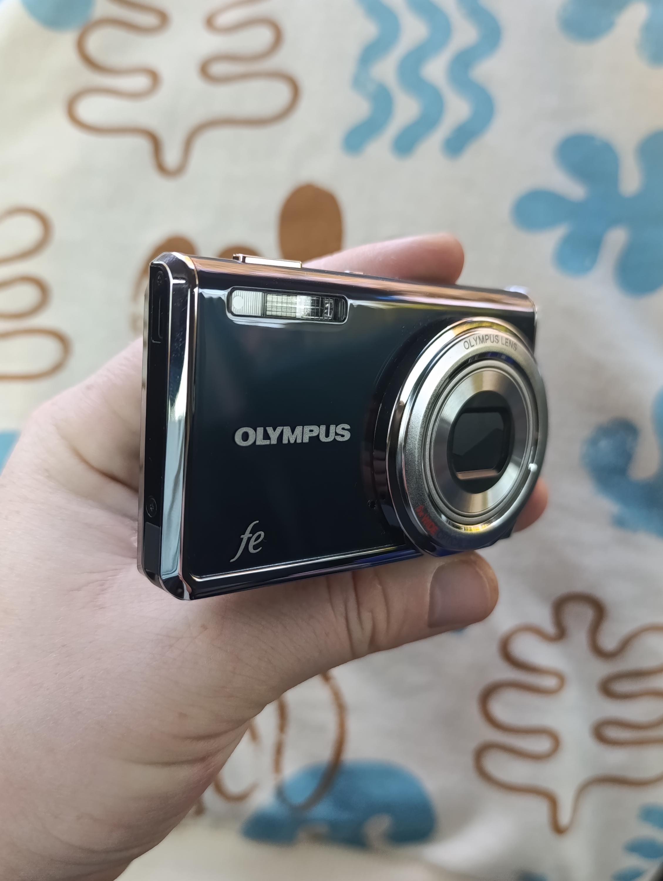 NEW! Olympus FE-5020 12.0MP Digital Camera GREY - Full Box