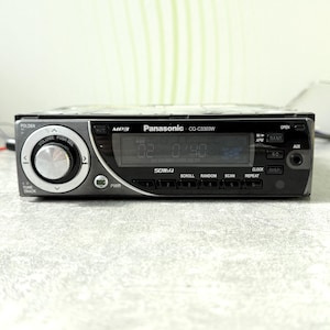 Autoradio Panasonic CQ-C3303W con lettore CD 1DIN / Radio AM/FM AUX / Audio retrò per auto