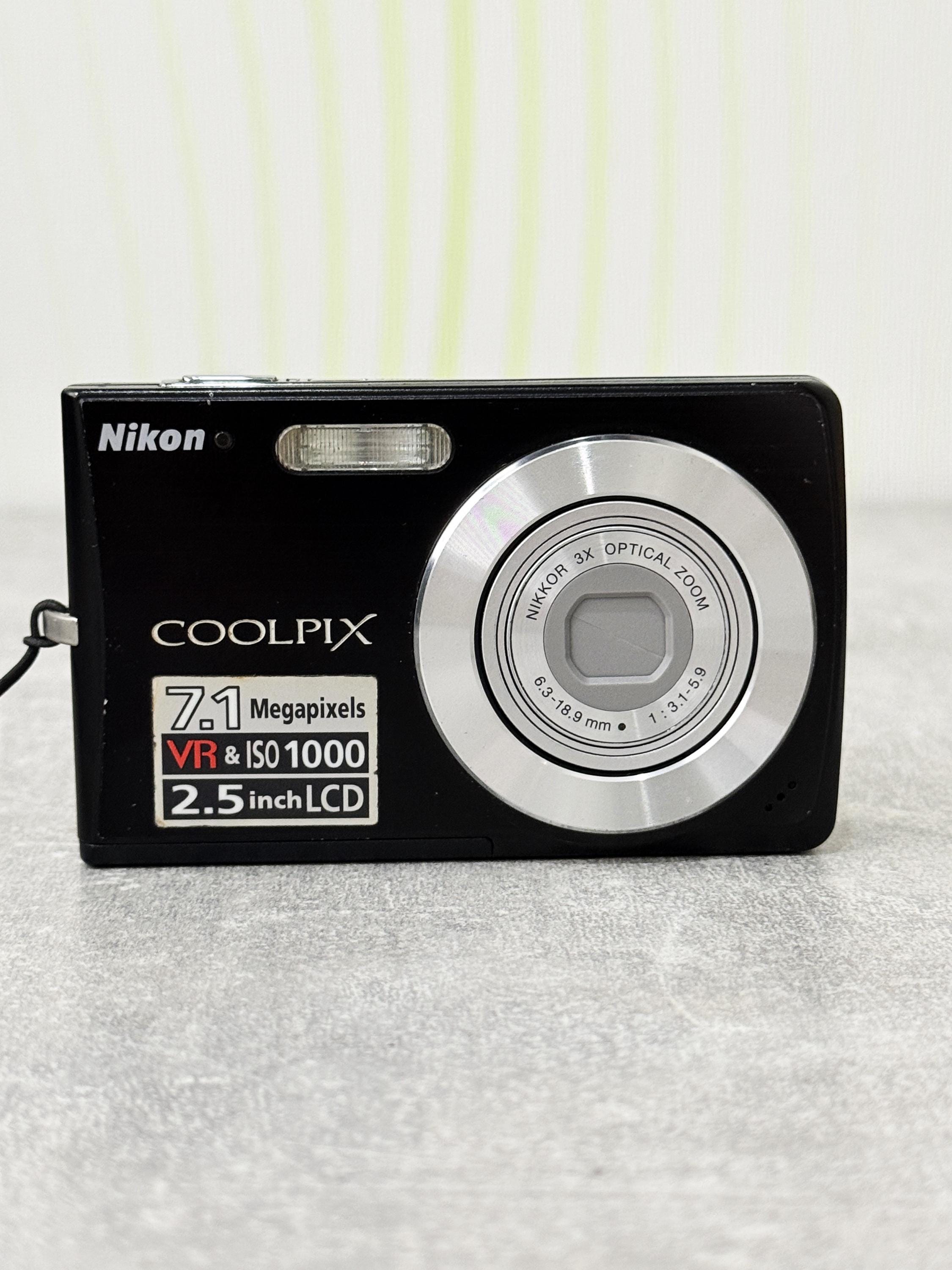 Nikon COOLPIX S200 Digital Camera 7.1MP / Compact Point & Shoot