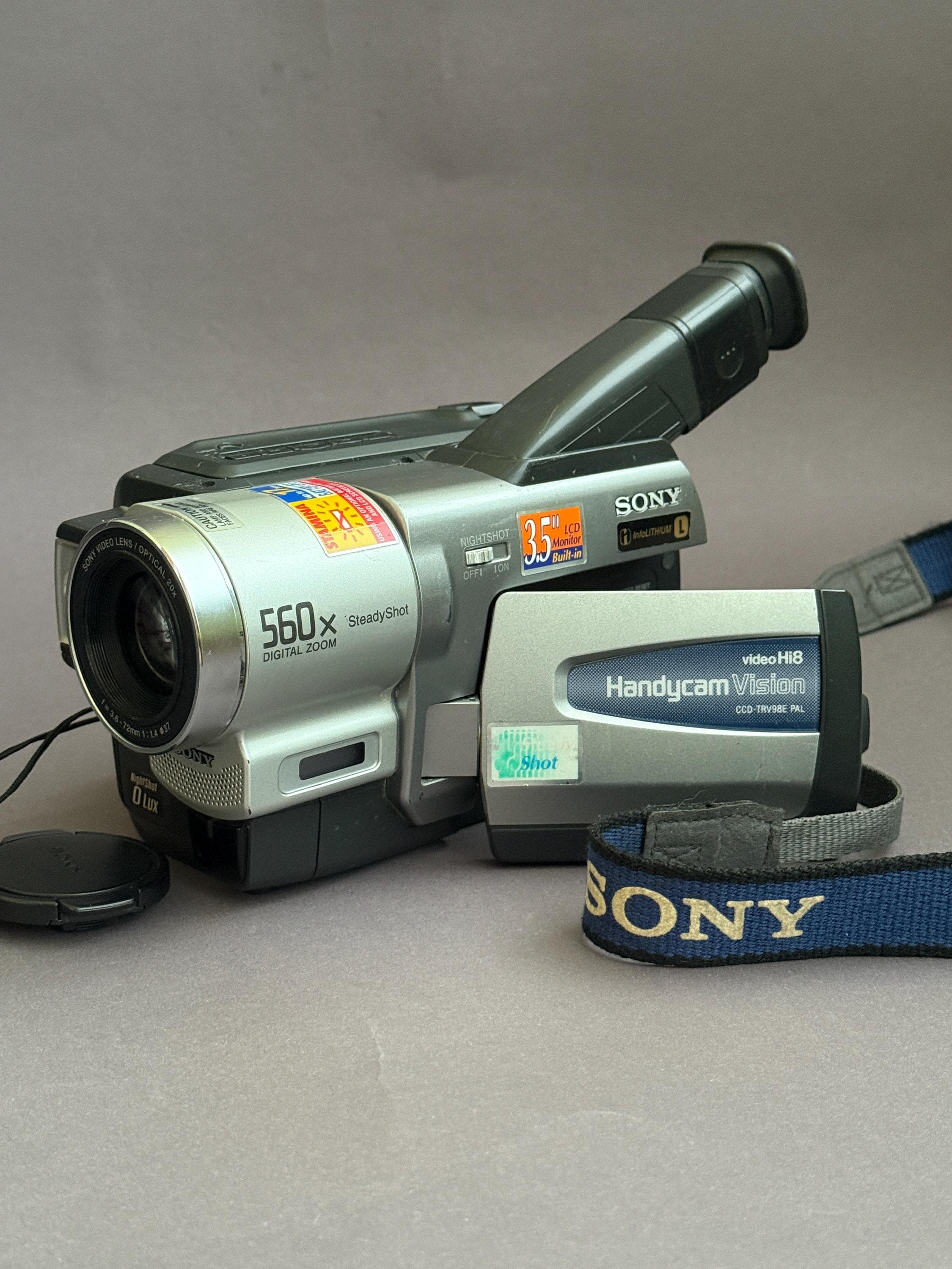 Vintage Nightshot Camcorder Sony DCR-TRV520 Digital8 Vintage