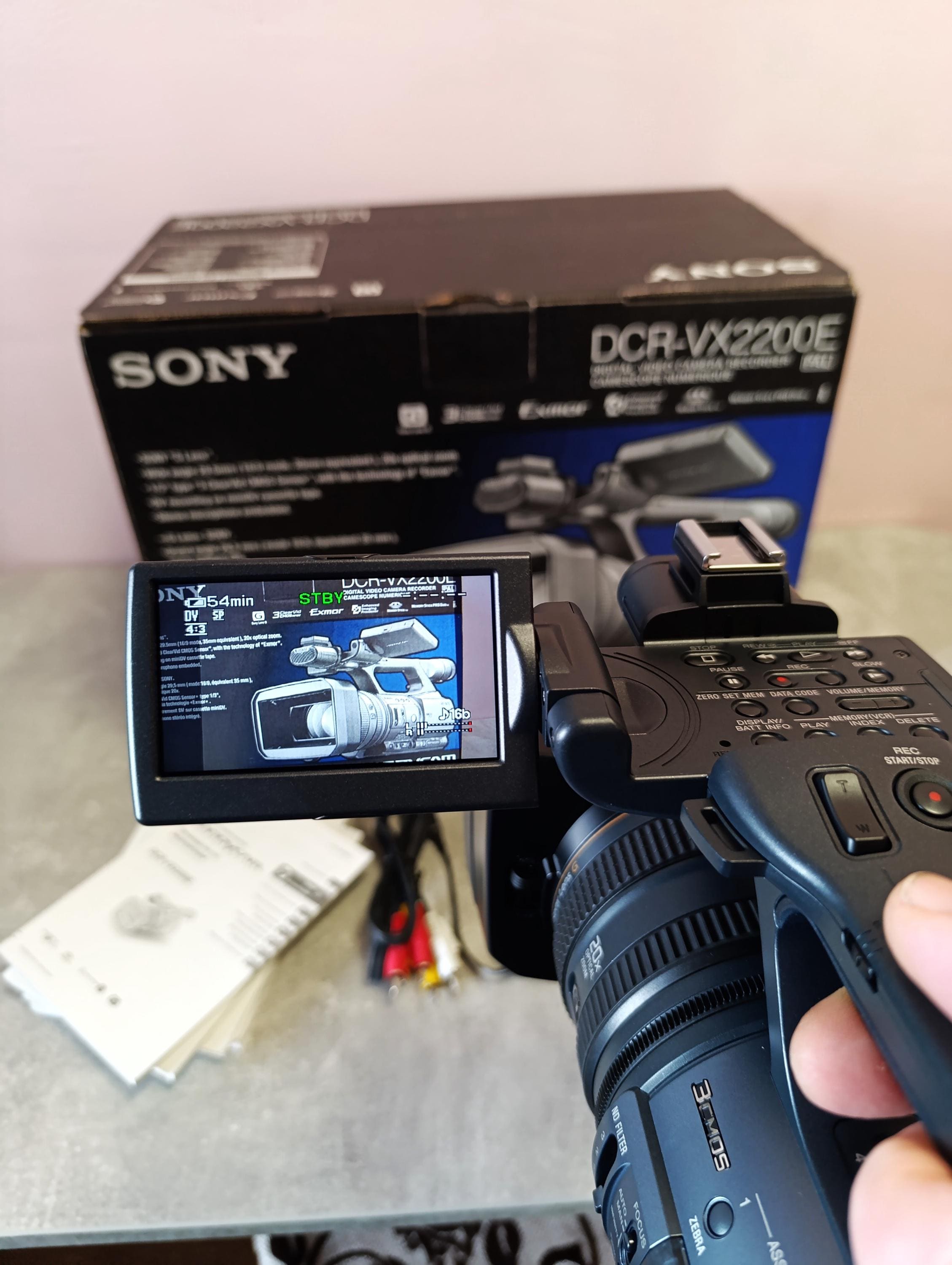 NEW Sony DCR-VX2200E PAL Digital Video Camera Recorder Minidv