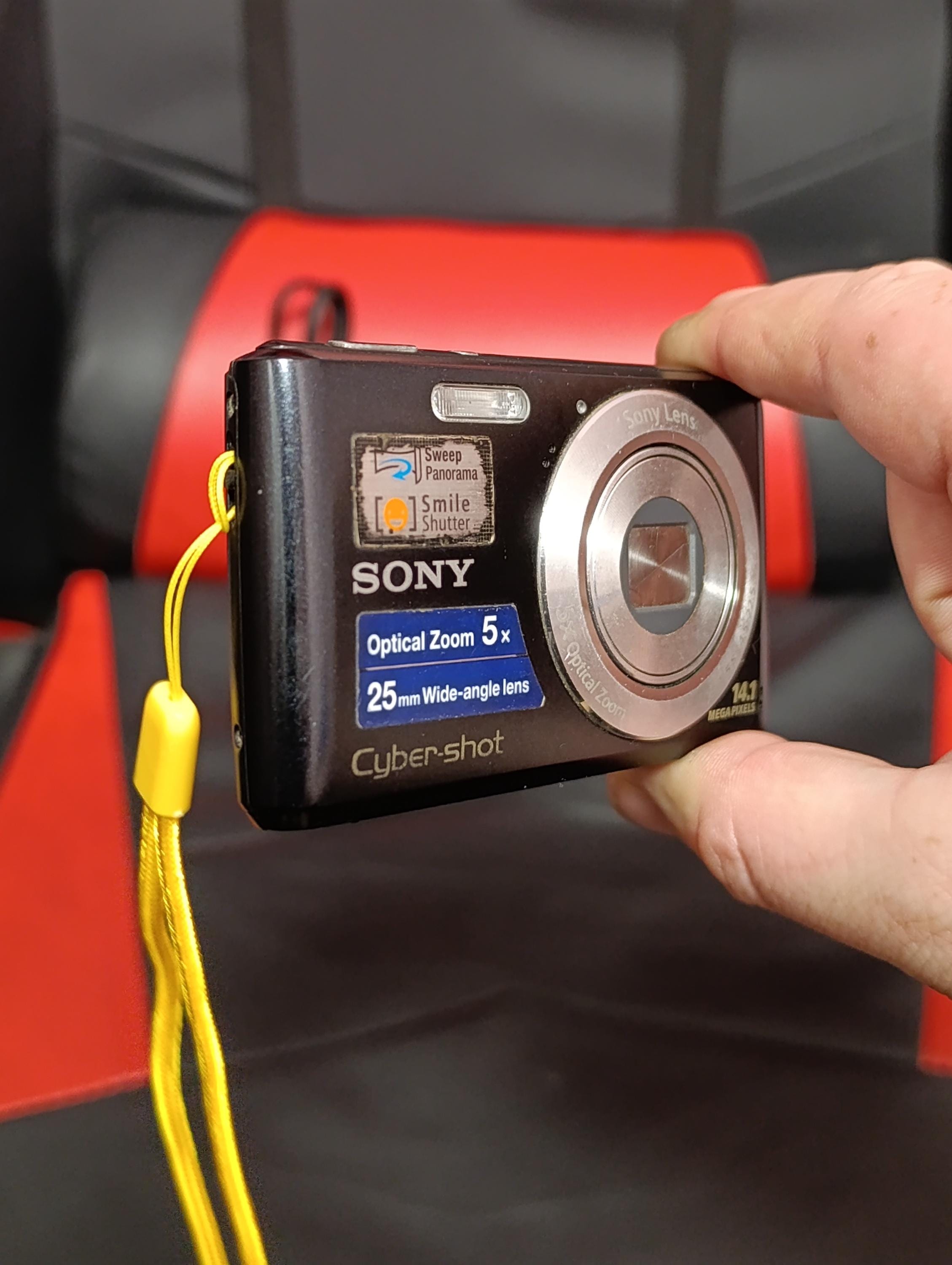 Sony Cyber-shot DSC-W520 Black 14.1MP / Digital Camera (SD 32 GB